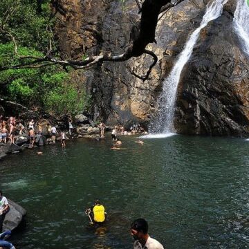 cropped-Dudhsagar-falls-swimming-1.jpg